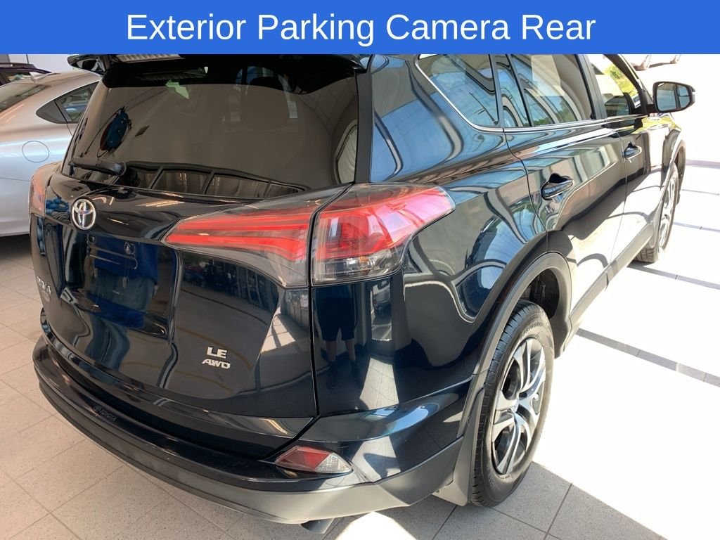 2018 Toyota RAV4 LE - Photo 10