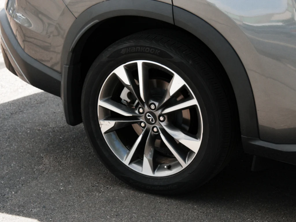 Used 2023  INFINITI Luxe image 4