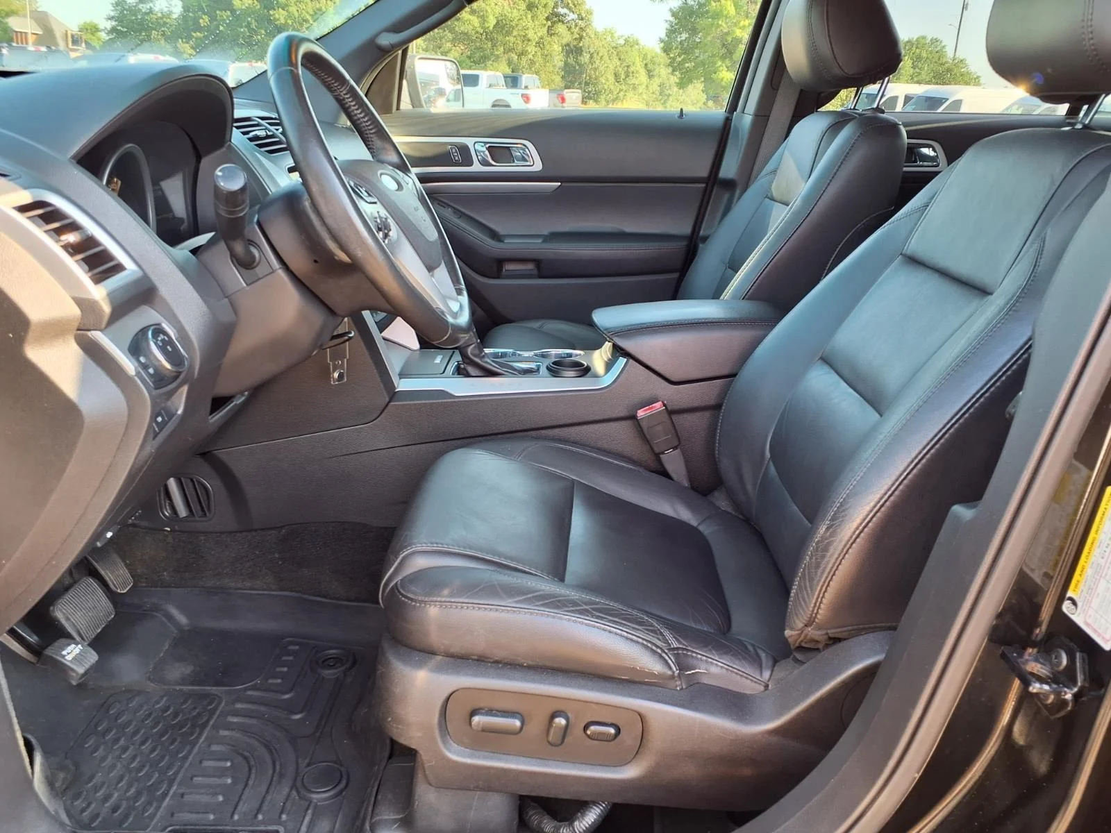 Used 2015 White Platinum Metallic Tri-Coat Ford XLT image 17