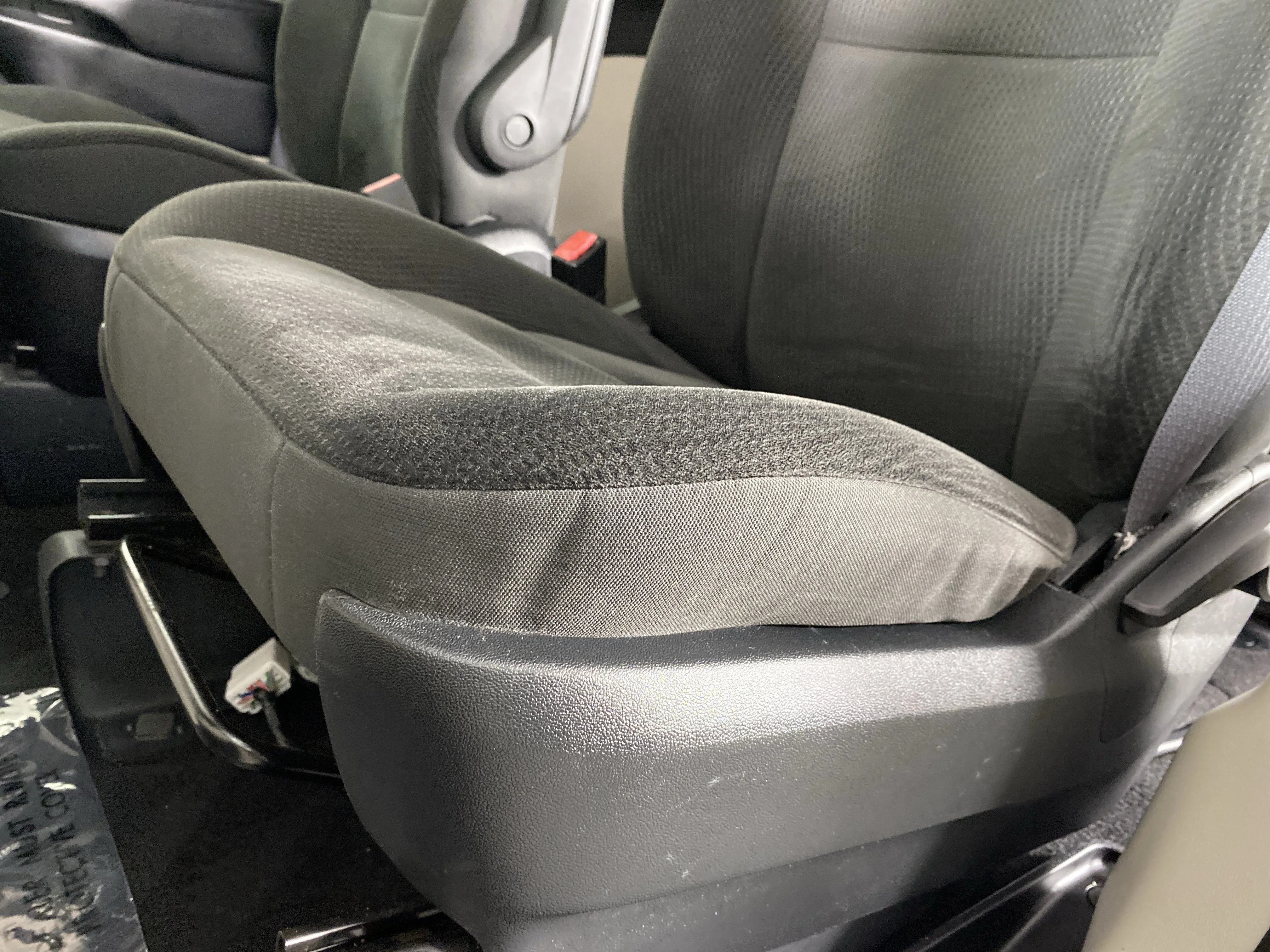 Used 2019 Black Onyx Crystal Pearlcoat Dodge SE image 16