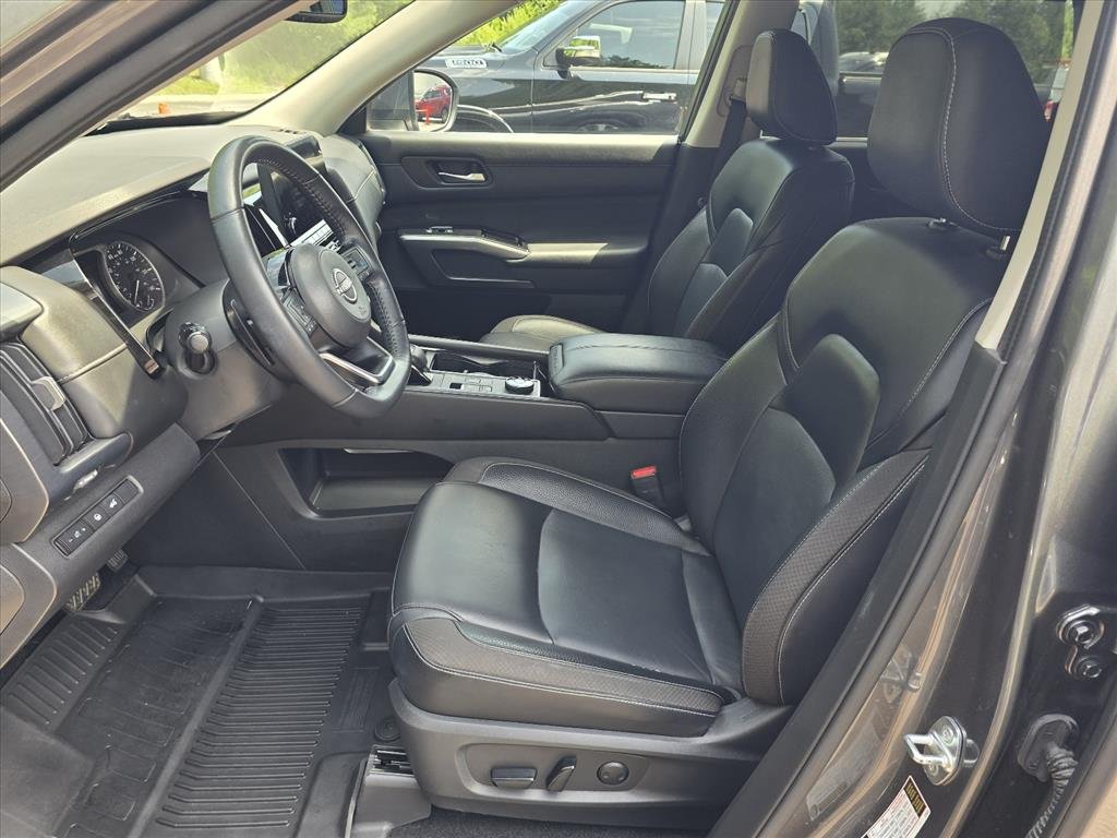 Used 2022 Gray Nissan SL image 13