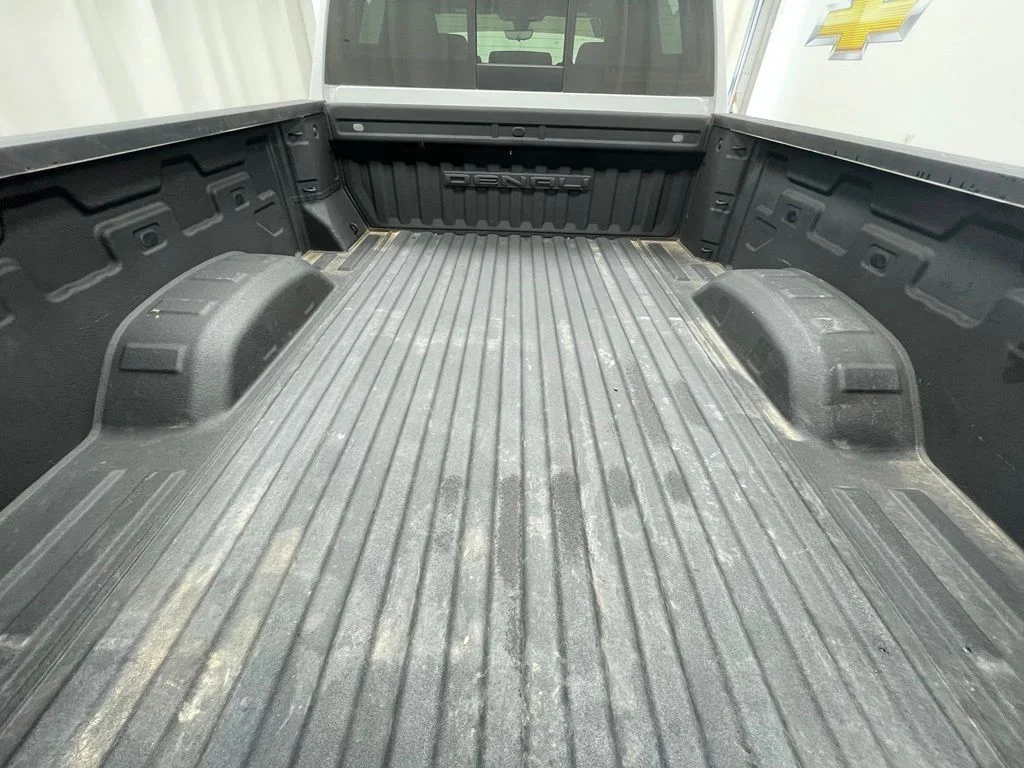 Used 2021 White GMC Denali image 6