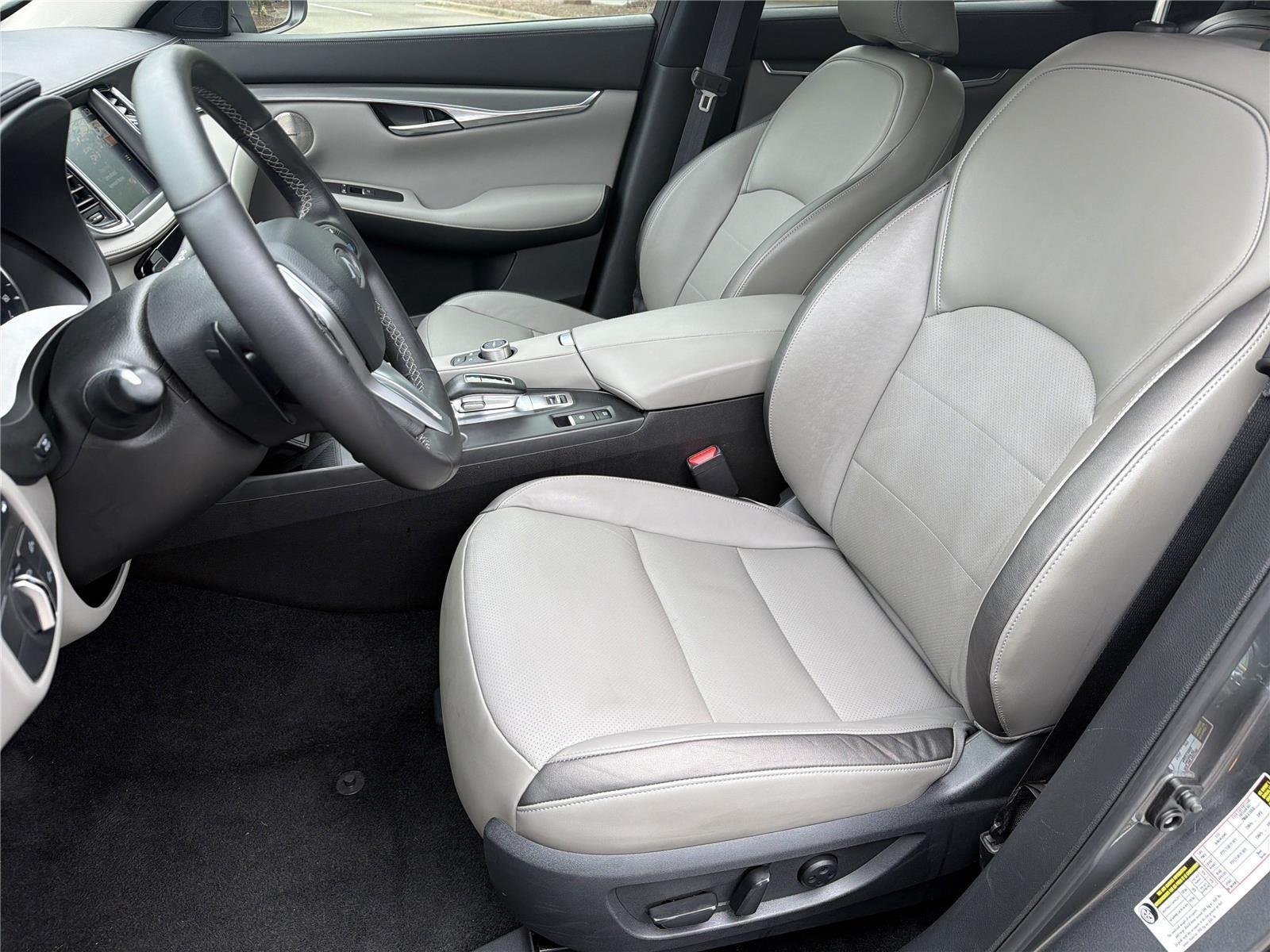 Used 2024 Graphite Shadow INFINITI LUXE image 27