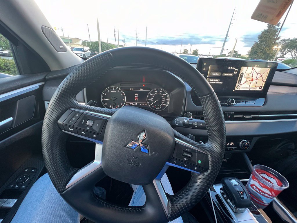 Used 2025  Mitsubishi SE image 9