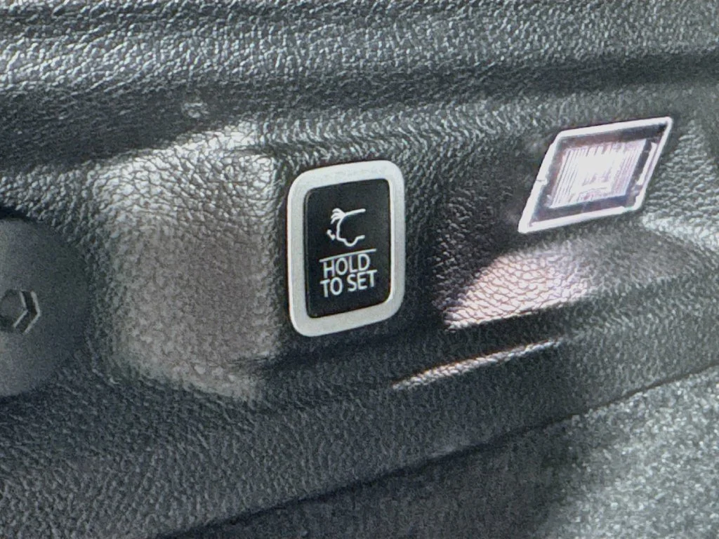 Used 2023 White Jeep Summit image 34