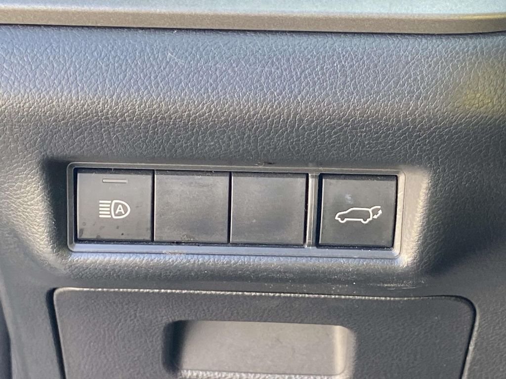 Used 2025 White Toyota LE image 29