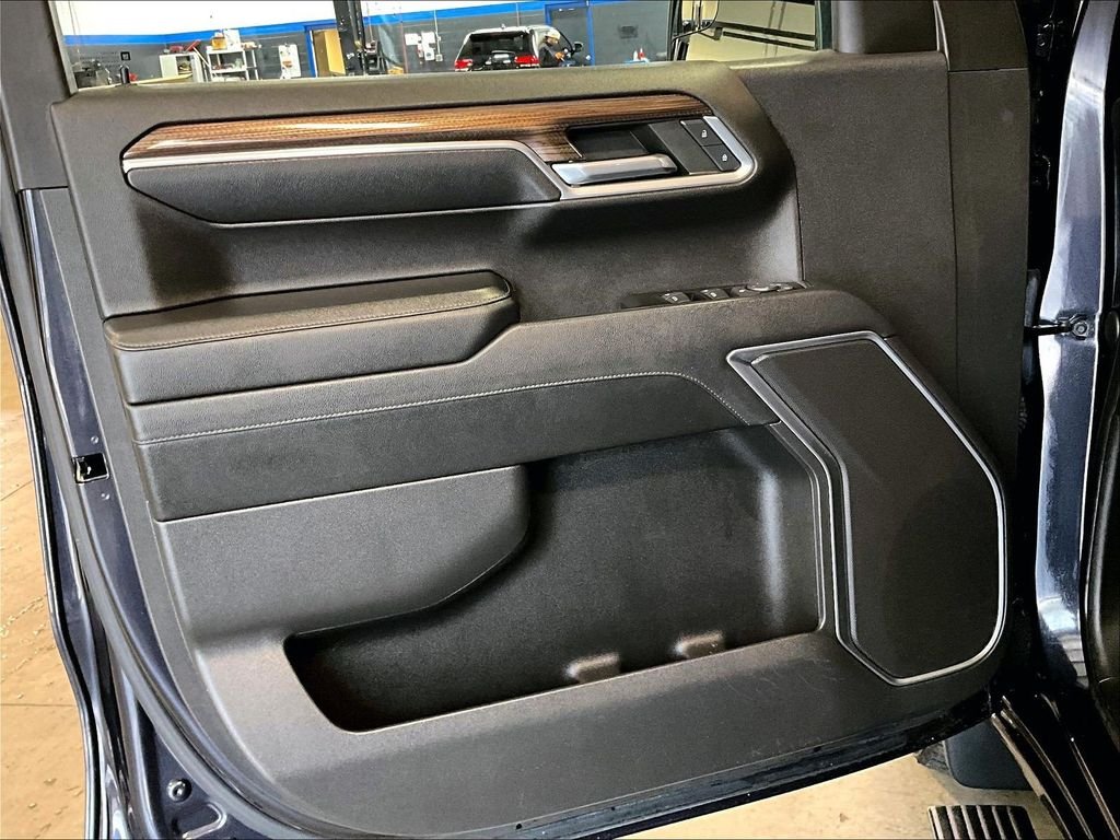 Used 2022 Gray Chevrolet LT image 9