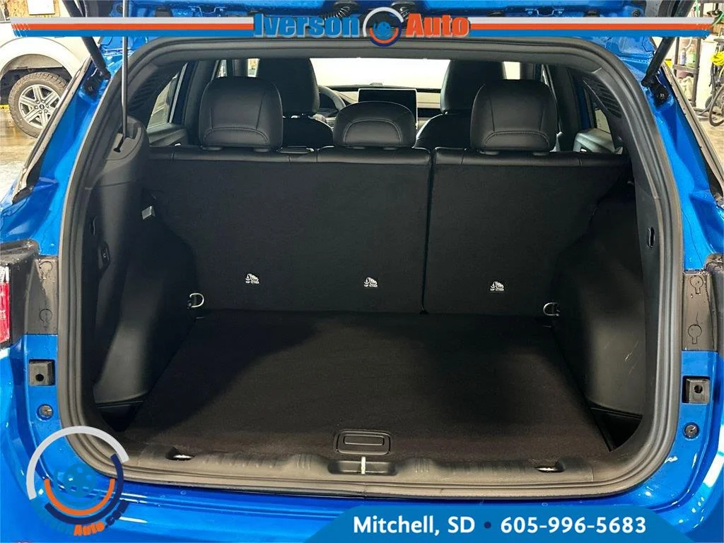 New 2026 Hydro Blue Pearlcoat Jeep Limited Altitude image 31