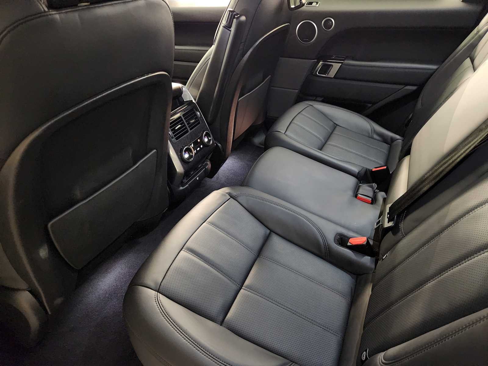 Used 2022 Fuji White Land Rover HSE Silver Edition image 30
