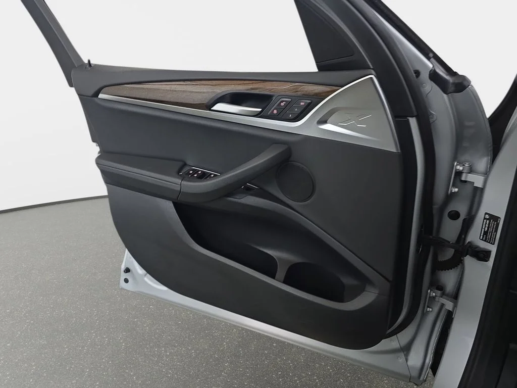Used 2019 Silver BMW xDrive30i image 28