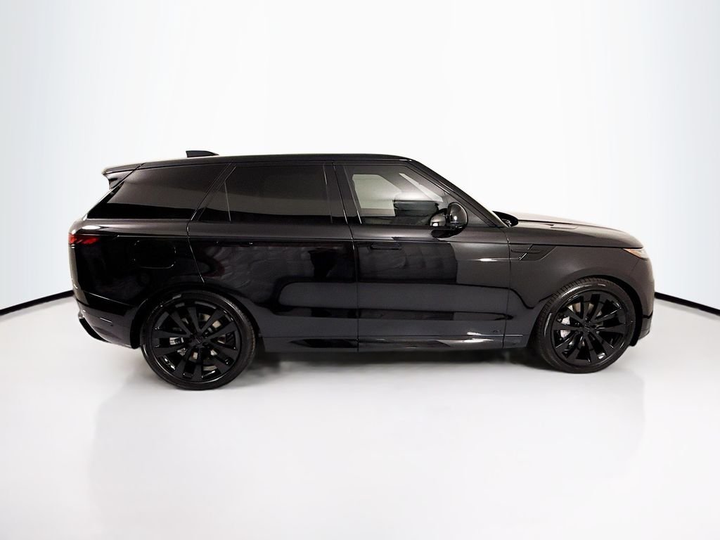 New 2026 Santorini Black LAND ROVER Dynamic SE image 4