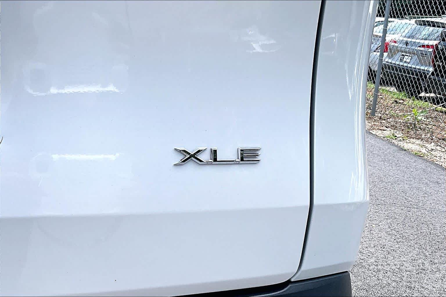 Used 2024 Wind Chill Pearl Toyota XLE image 10