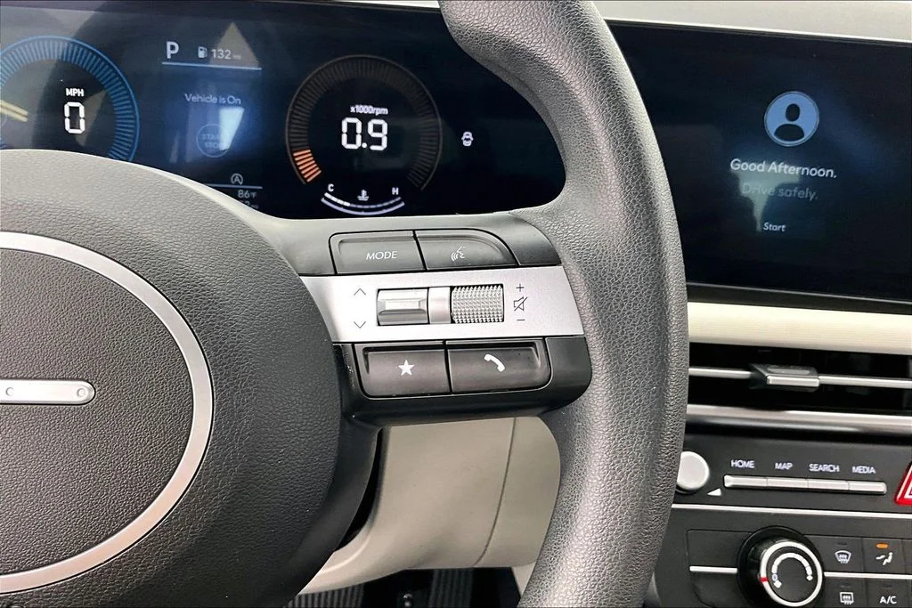Certified Used 2025 White Pearl Hyundai SE image 19