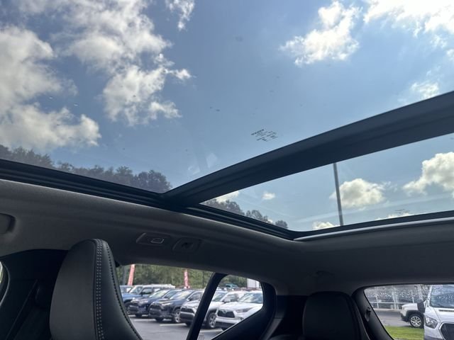 Used 2024  Volvo B5 Core image 18