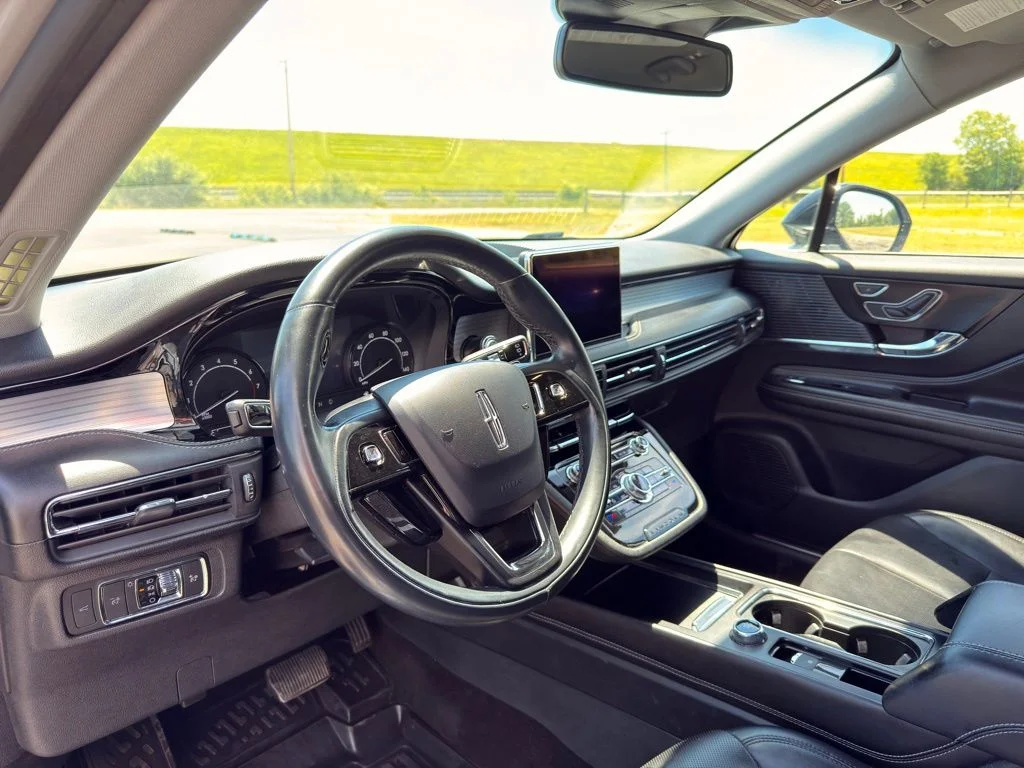 Used 2020 Silver Lincoln Standard image 24
