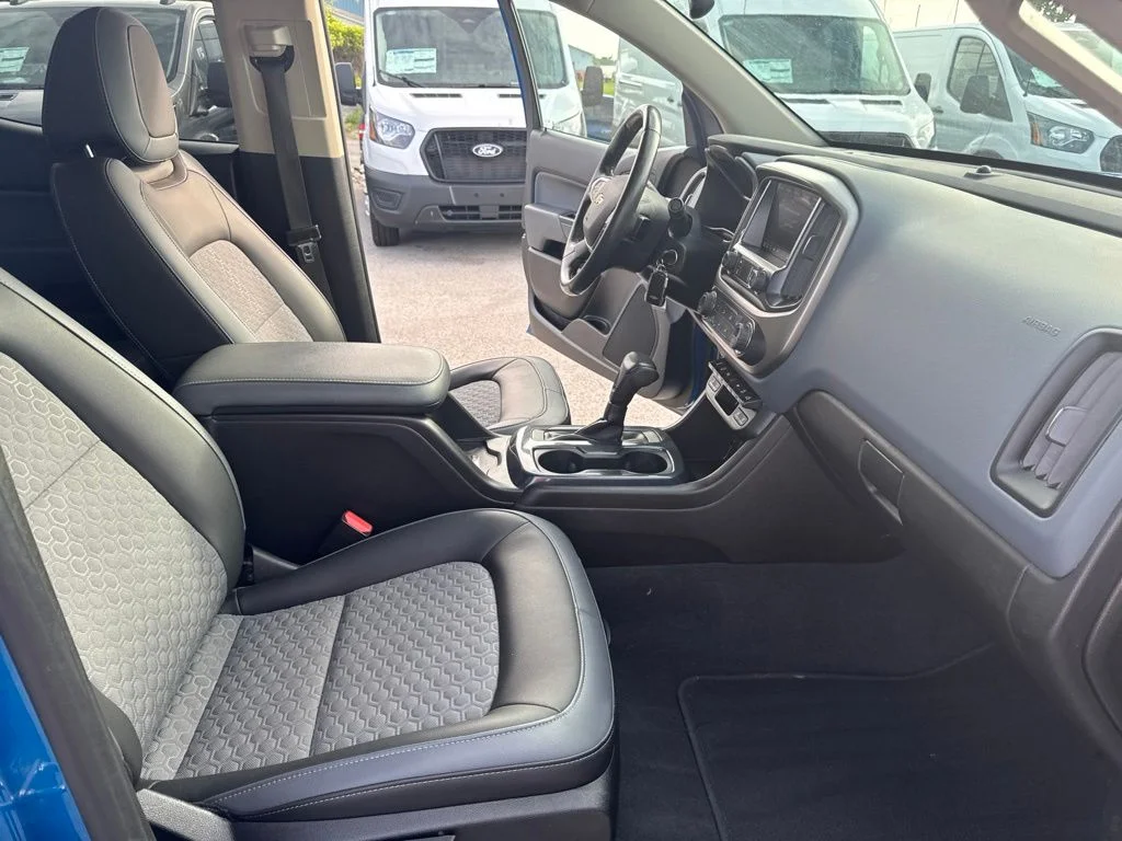 Used 2021 Blue Chevrolet Z71 image 33