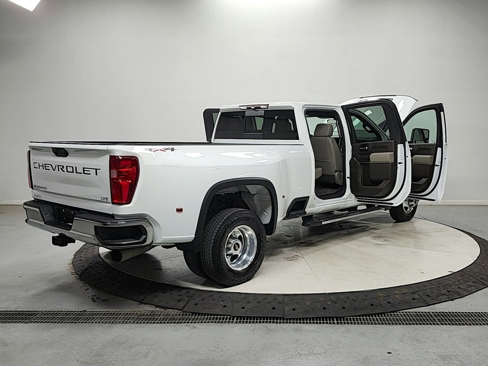 Used 2023 Summit White Chevrolet LTZ image 15