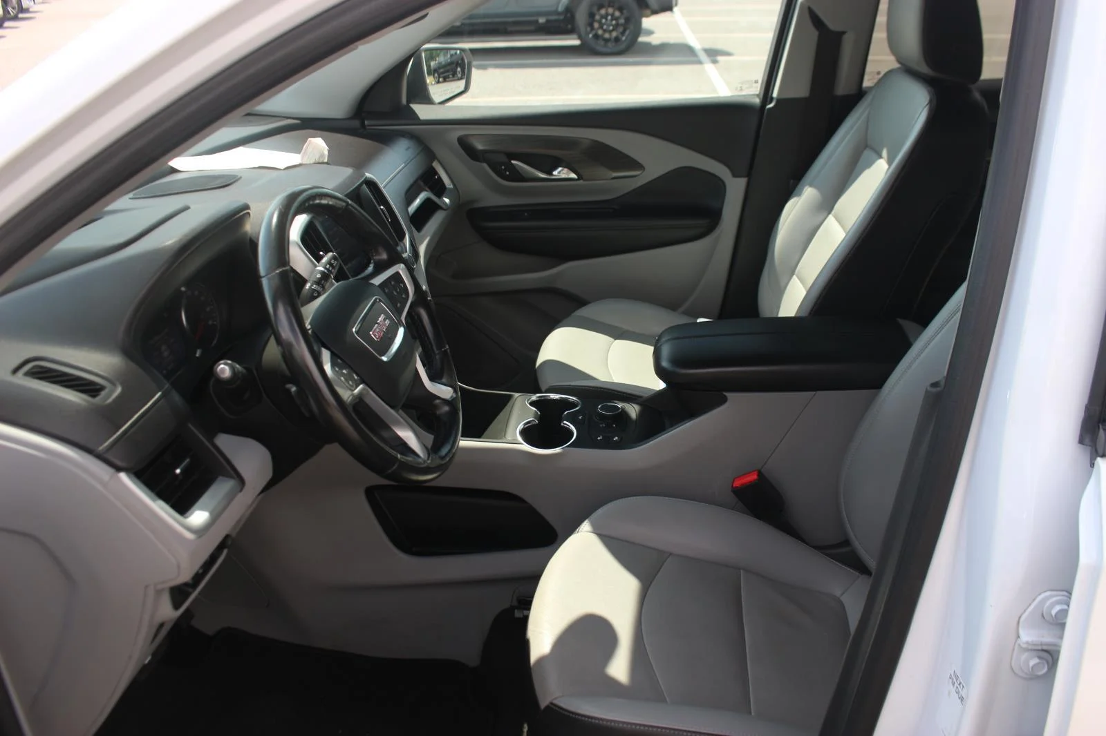 Used 2022 White Frost Tricoat GMC SLT image 17
