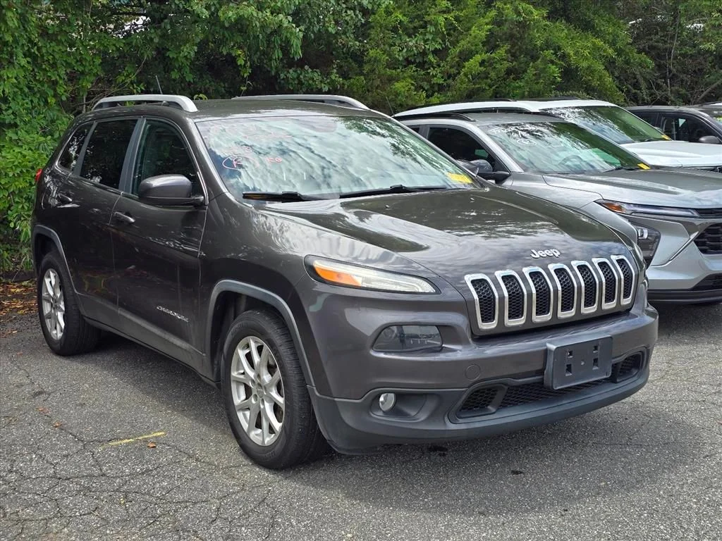 Used 2014 Gray Jeep Latitude image 10