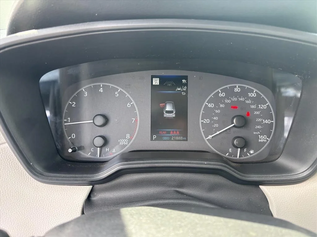 Used 2024  Toyota L image 7