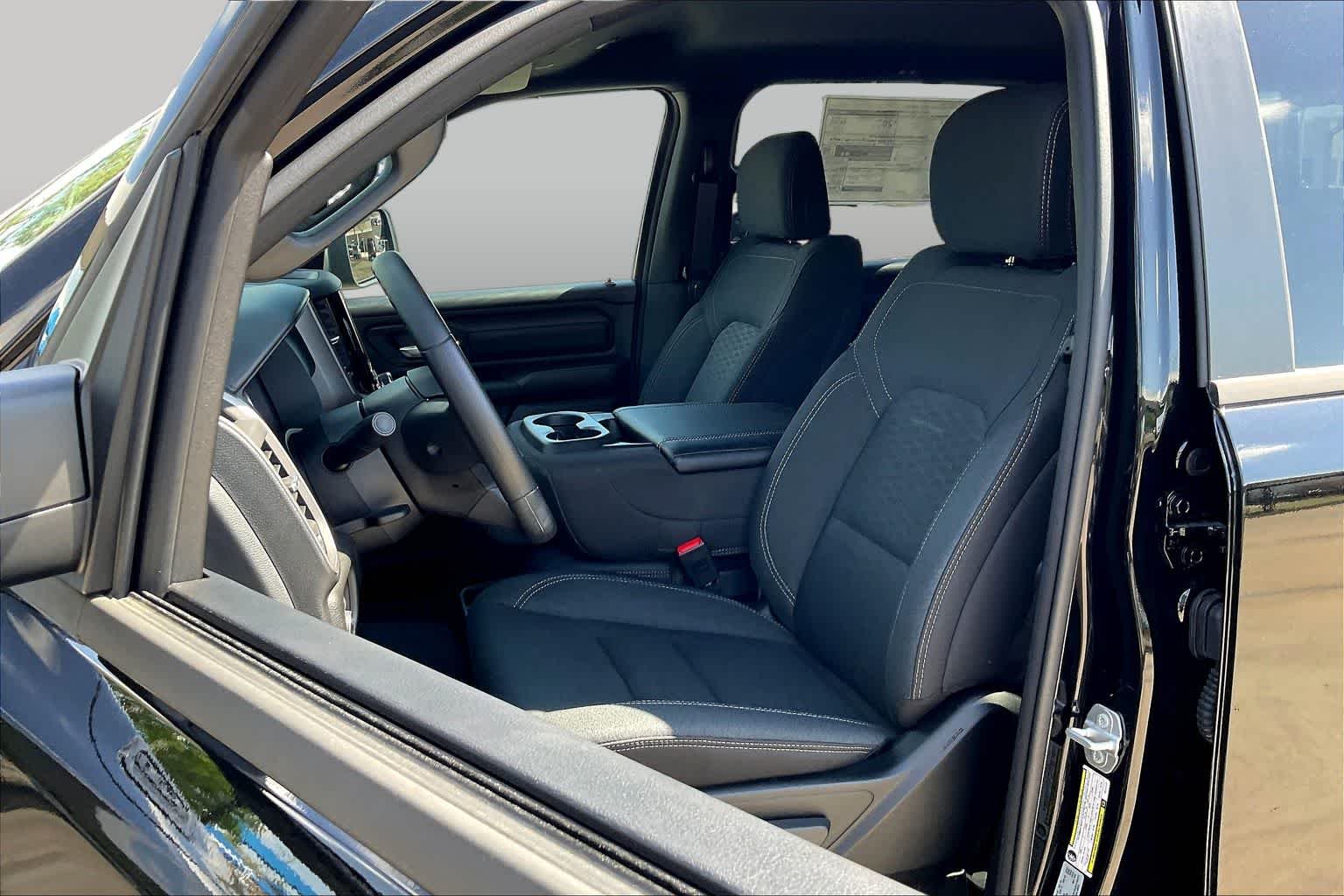 New 2026 Diamond Black Crystal Pearl-Coat Exterior Paint RAM Warlock image 9