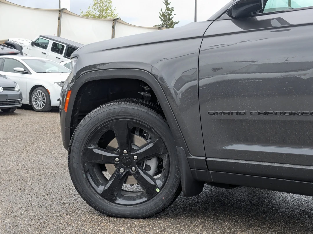 New 2026 Grey Jeep Altitude - - 4x4 - 20 Gloss Black Wheels - Power Sunroof - Trailer Tow Pkg & More! image 9