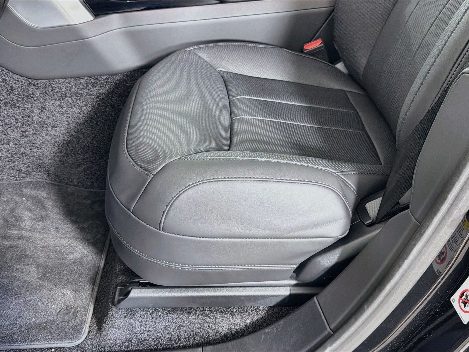 New 2026 Santorini Black LAND ROVER SE 7 Seats image 25