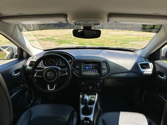 Used 2018 Billet Silver Metallic Clearcoat Jeep Latitude image 26