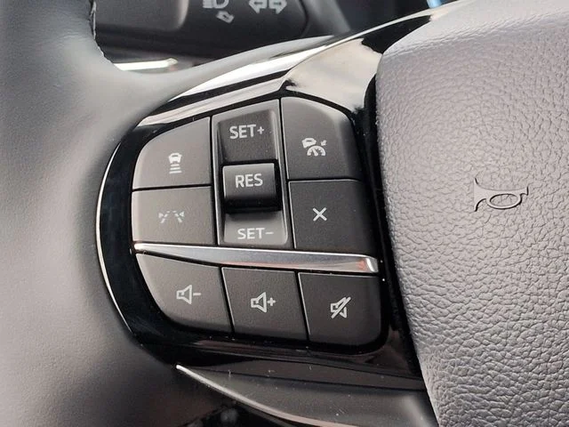 New 2026 Star White Metallic Tri-Coat Ford Platinum™ image 25