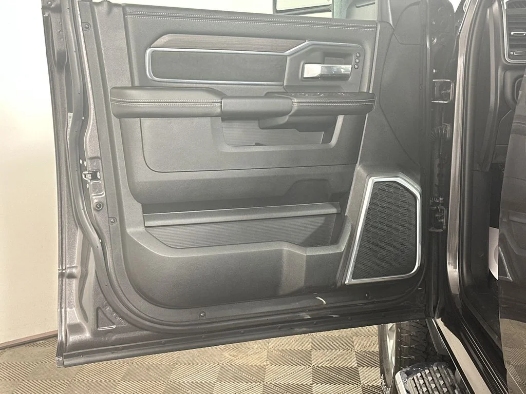 New 2026 Granite Crystal Metallic Clear-Coat Exterior Paint RAM Laramie image 13