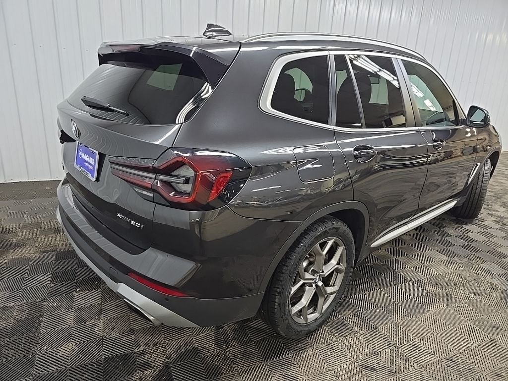 Used 2024 Gray BMW xDrive30i image 10