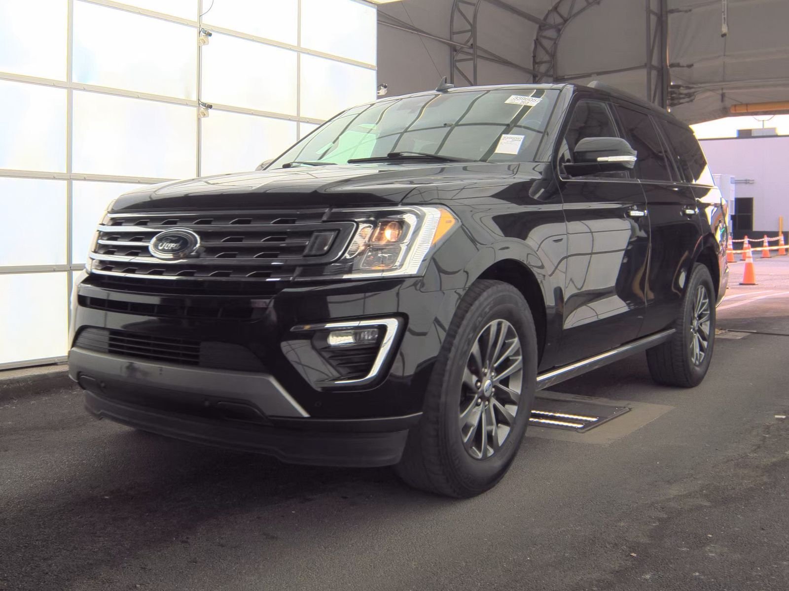 2021 Ford Expedition Limited's photo
