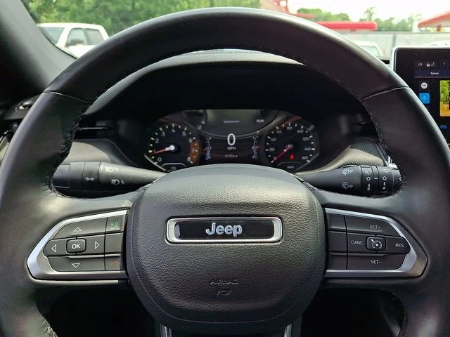 Used 2022 Black Jeep Latitude image 25
