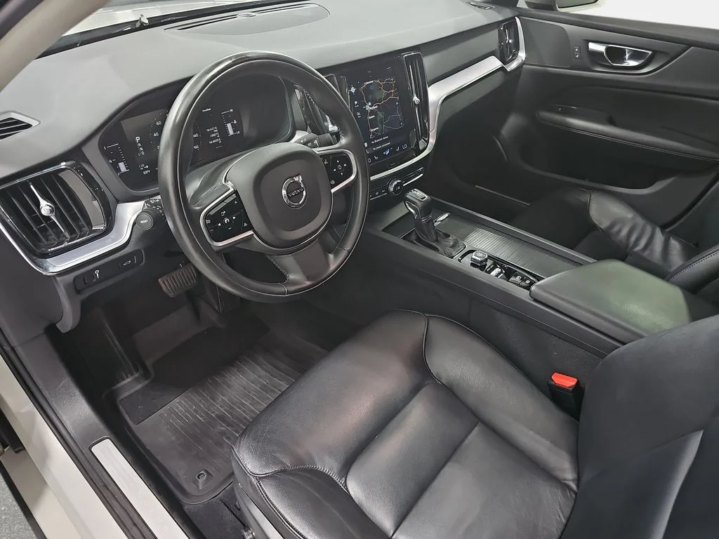 Used 2019 Beige Volvo T5 Momentum image 18