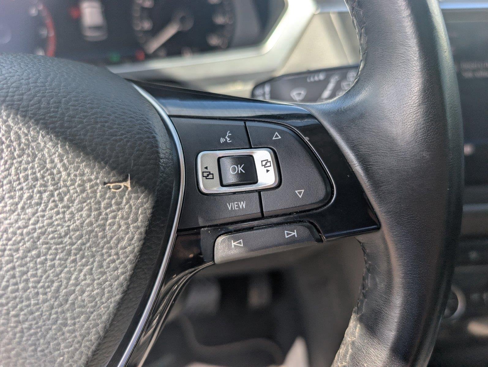 Used 2019 Pure White Volkswagen SEL image 25