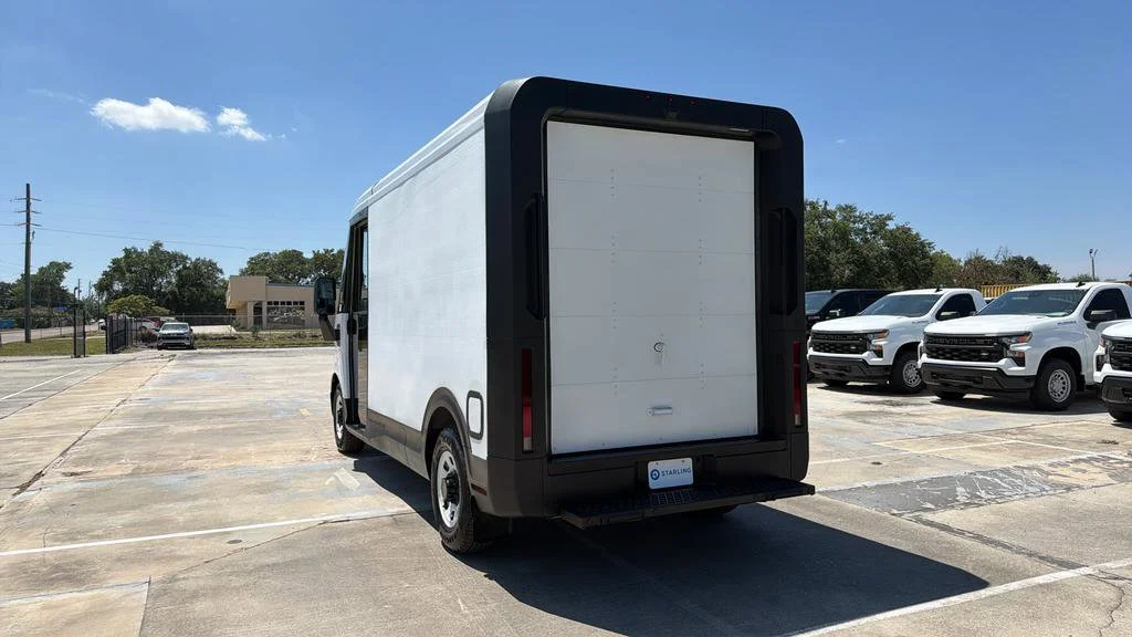 Used 2024 Oyster White BrightDrop EJY image 6