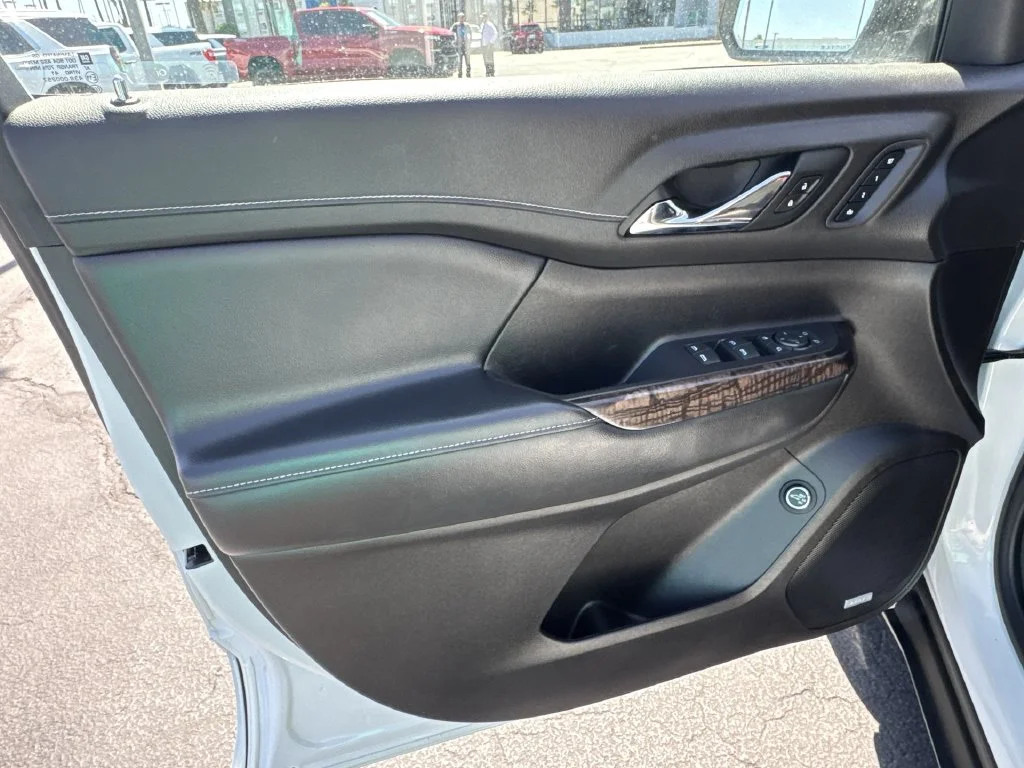 Used 2022 White GMC Denali image 23
