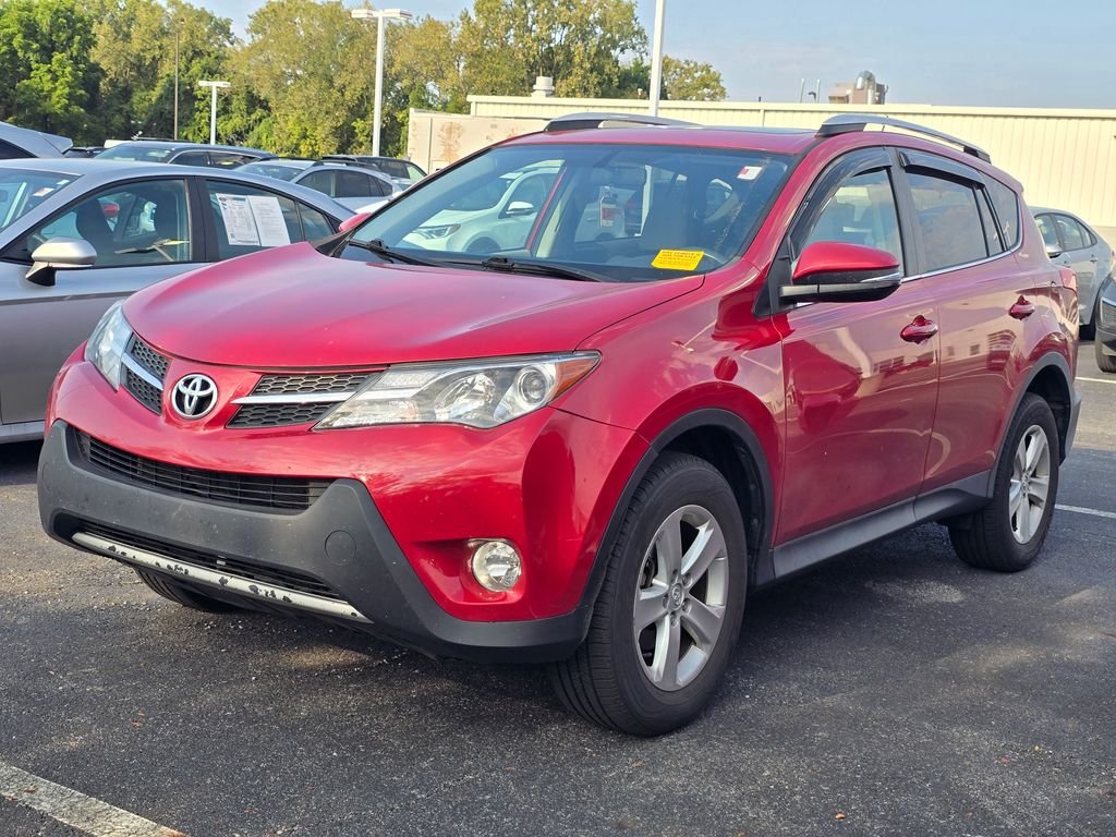 Used 2013 Red Toyota XLE image 3