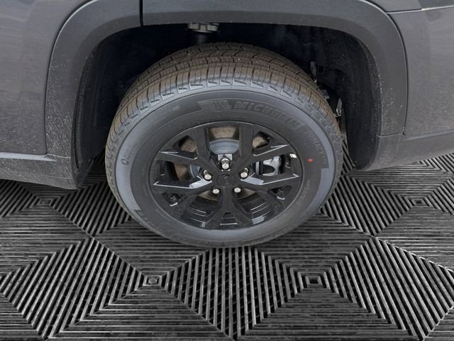 New 2026 Baltic Gray Metallic Clear-Coat Exterior Paint Jeep Altitude image 5