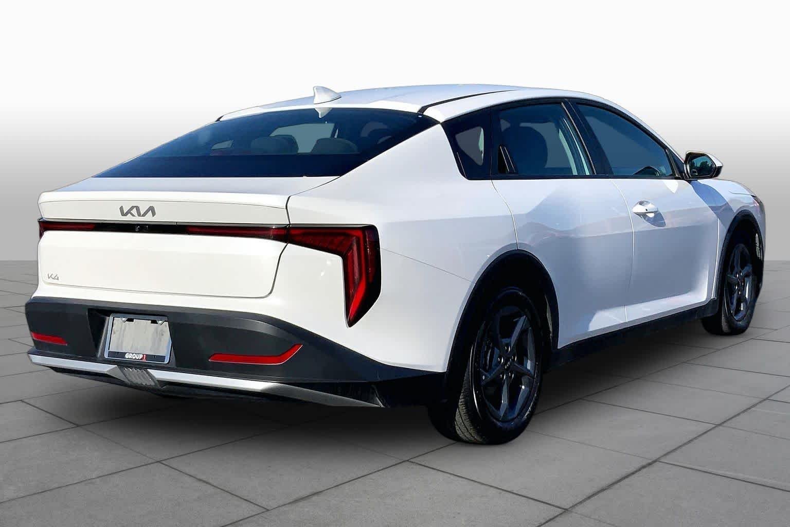 Used 2025 Snow White Pearl Kia LXS image 13