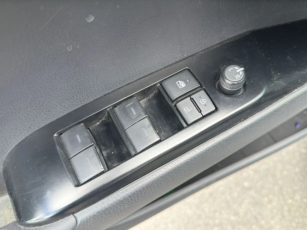Used 2025  Toyota SE image 15