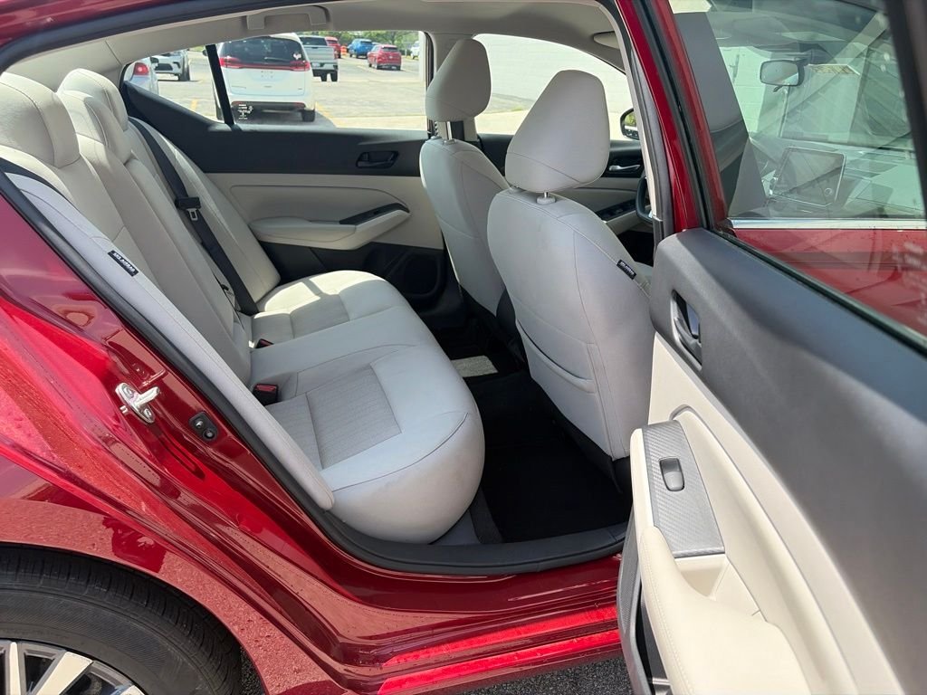 2025 Nissan Altima SV - Photo 13