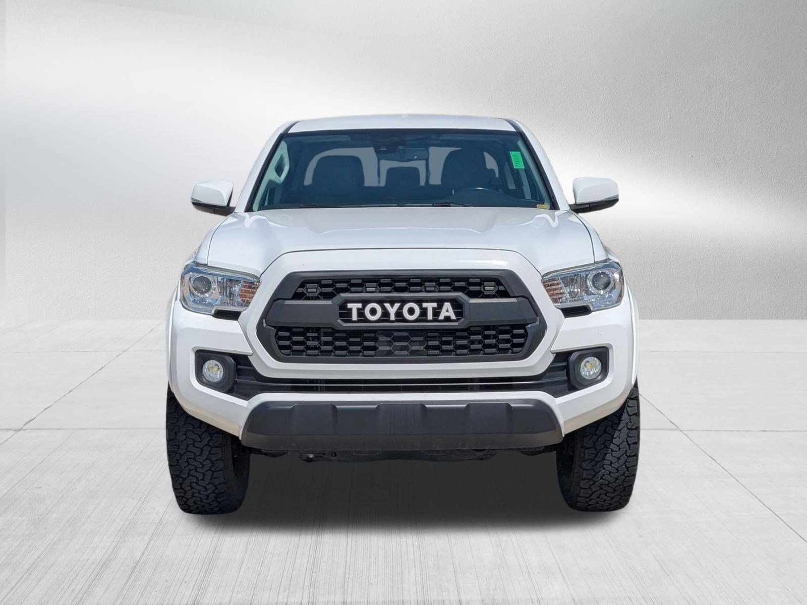 Used 2020 White Toyota SR5 V6 image 8