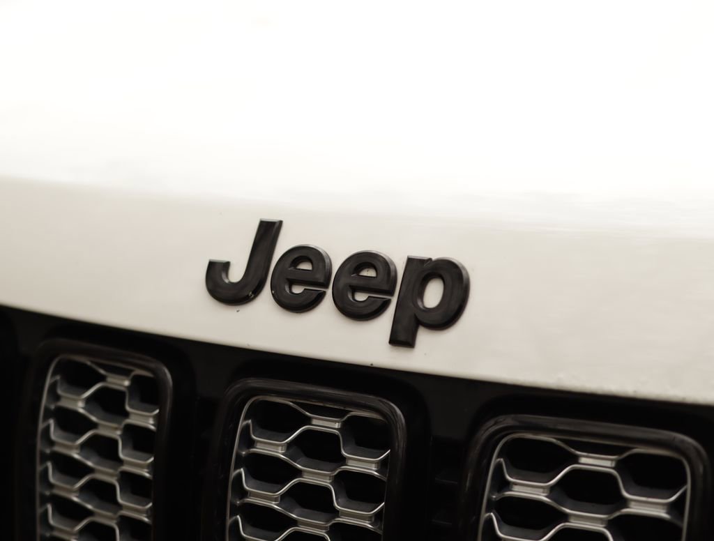Used 2019 White Jeep Altitude 4x4 image 33