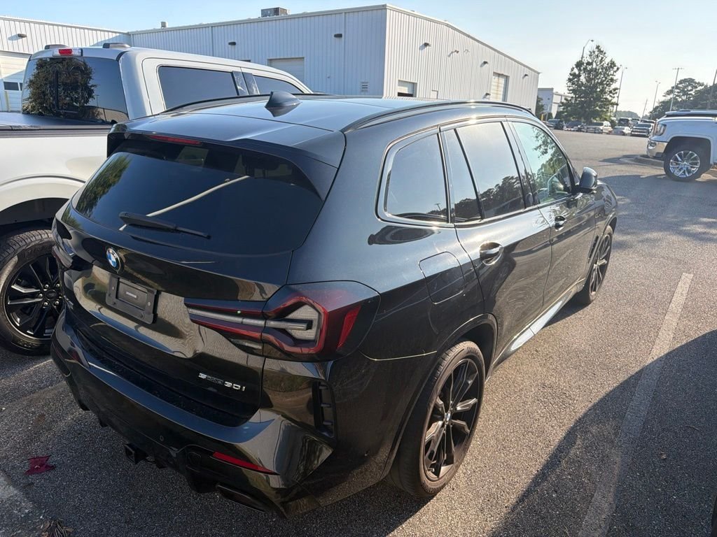 Used 2023 Black BMW sDrive30i image 3