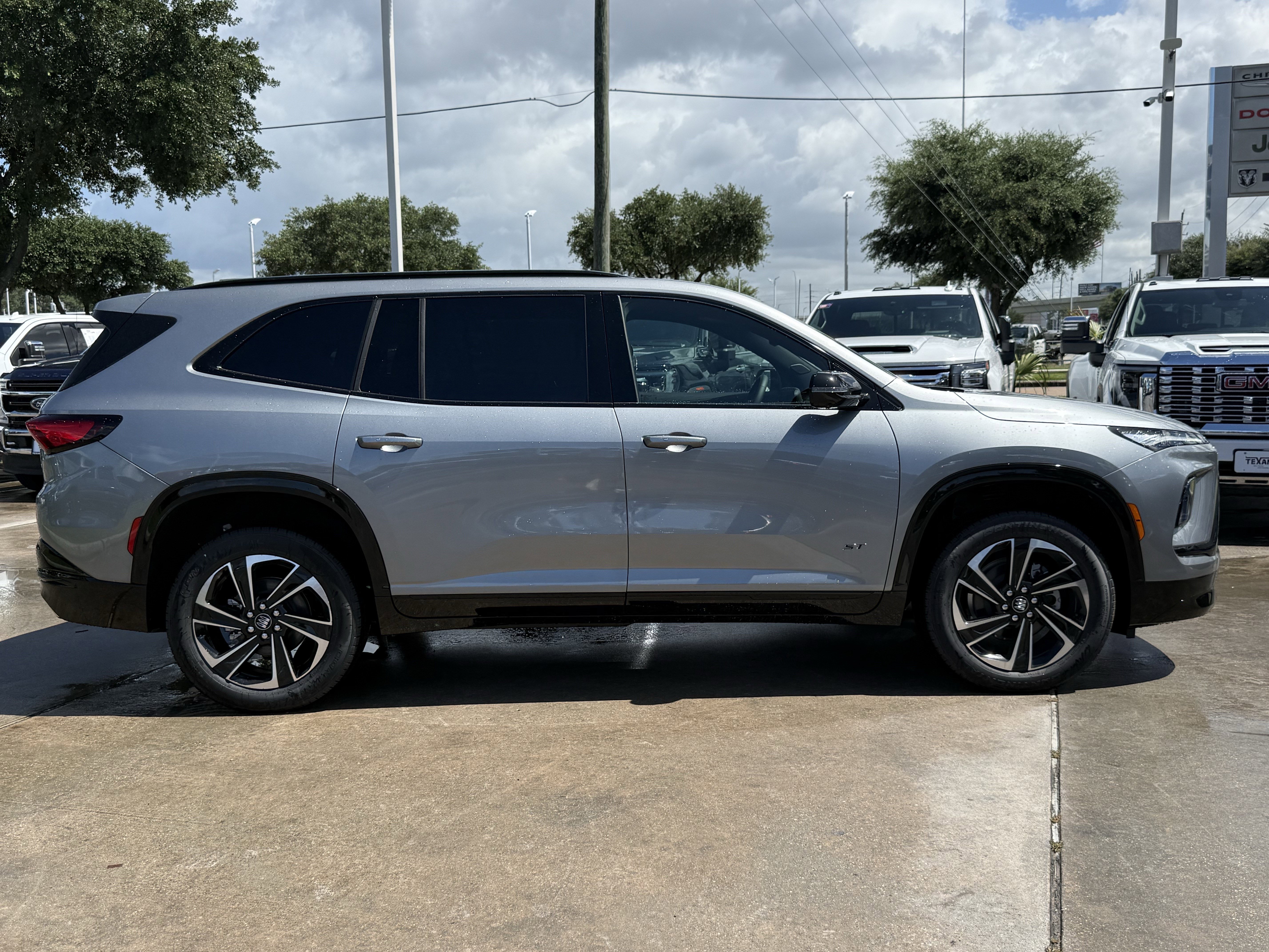 2026 Buick Enclave Sport Touring - Photo 3