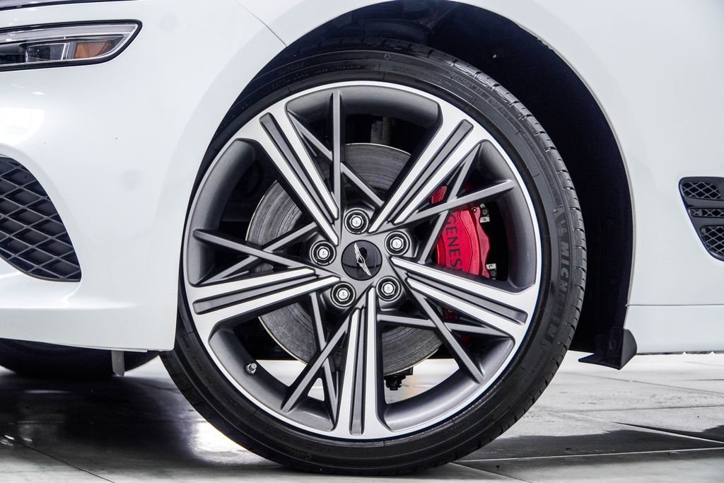 Used 2025 White Genesis 3.3T Sport Advanced image 5