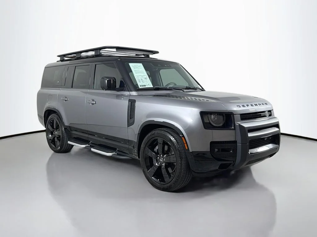 Used 2023 Eiger Grey Metallic Land Rover X-Dynamic SE image 3