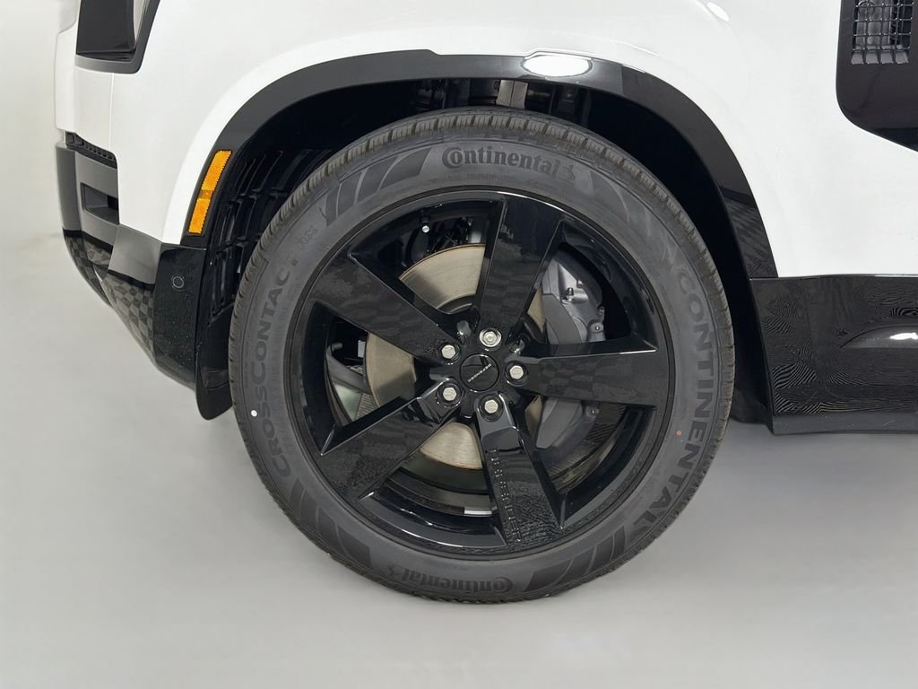 New 2026 Fuji White Land Rover X-Dynamic SE image 33