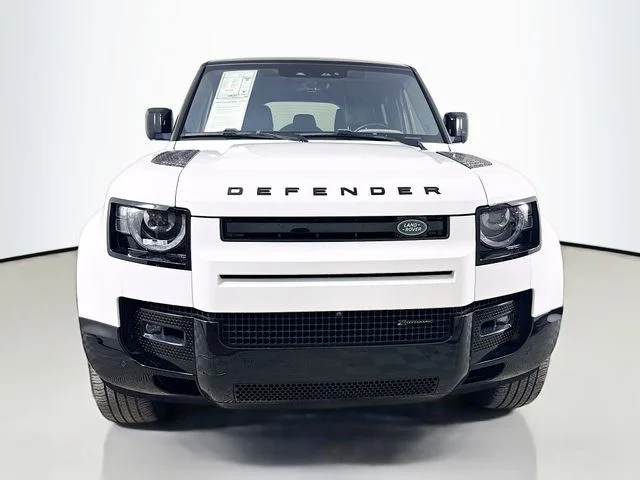 Used 2022 White Land Rover X-Dynamic HSE image 2